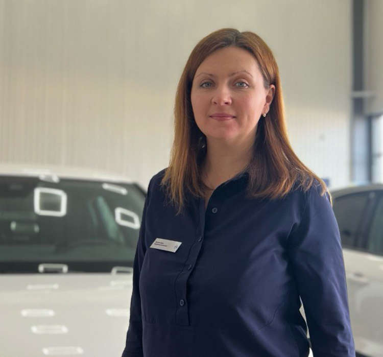 Продавець-консультант Ірина Луньова